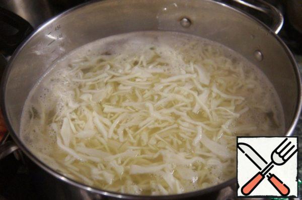 Put sliced potatoes in a saucepan with boiling water (2.5-3 liters, depending on the size of the vegetables). Bring to a boil and cook for 3 minutes. Add the chopped cabbage, cook for 5 minutes.