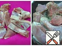 Wash the ham, cut into small pieces and fry until half cooked in melted butter. Lightly sprinkle with salt and pepper.
