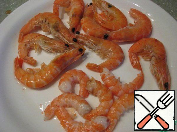 Unfreeze and clean the shrimp.