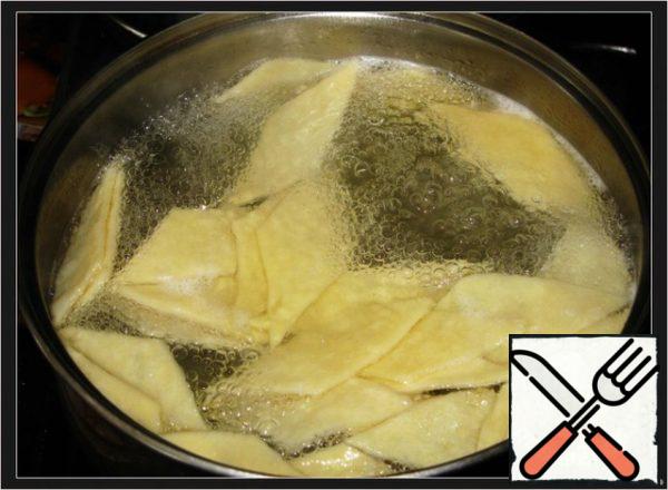 Before use, boil the lasagna in salted boiling water or broth (3-5 minutes).