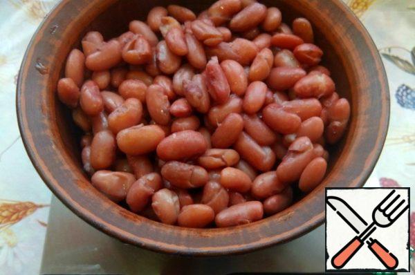 Here is the beans after cooking with one cup (250 ml) of dried beans turns 425-430 grams of boiled beans. You can add in the soup the whole portion or half, depends on how thick soup you prefer.You can also take canned beans.