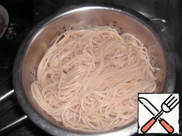 Noodles are boiled.

