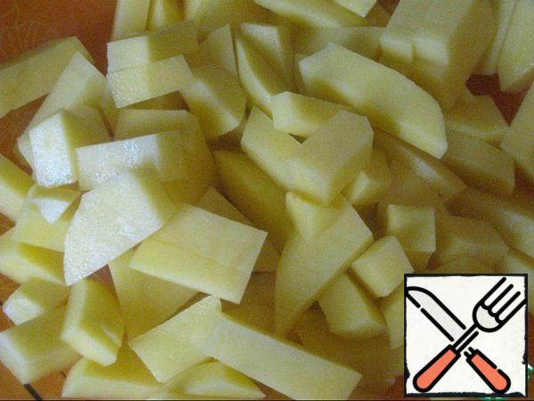 Cut the potatoes arbitrarily, as you like.