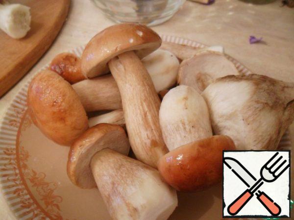 These are my mushrooms! But this soup is suitable for other forest mushrooms.