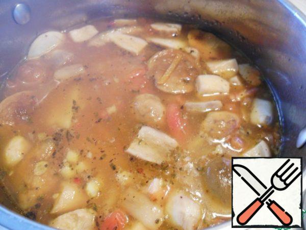 In a saucepan with boiling water, pour a glass of broth, lay out the pan-fried vegetables, add the potatoes cut into straws, add salt, add sugar and adjika and cover with a lid, simmer for 15-20 minutes.