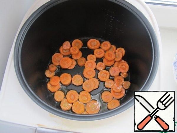 Fry the carrots for 5 minutes.