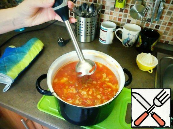 Add salt and pepper to taste, add more garlic or fennel.
Lightly beat with a mixer (do not bring it to the state of cream, the fish should turn out in small pieces). The soup is ready!