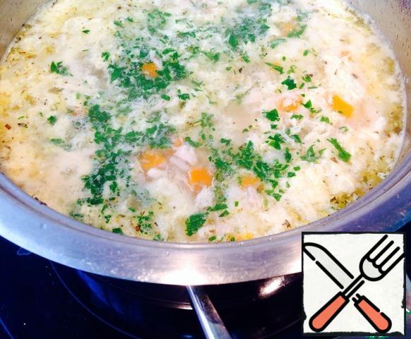 Let the soup boil again, add the chopped parsley and remove from heat. Insist 5-7 minutes and serve with toast or aromatic bread.