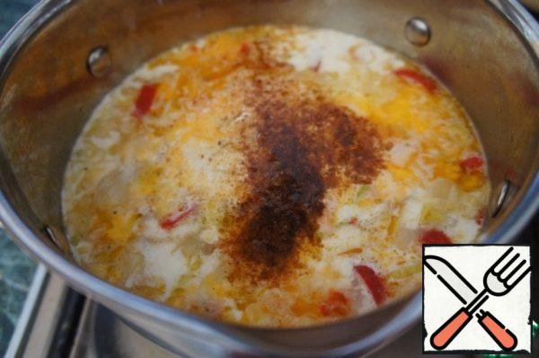 At the tip of the spoon ground paprika (to give the soup a pinkish color) and white pepper. Bring to boil and cook on a slow fire until tender. Pour the cream, let boil and immediately remove from heat.