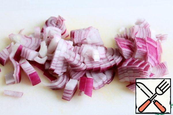 Finely chop the onion.
