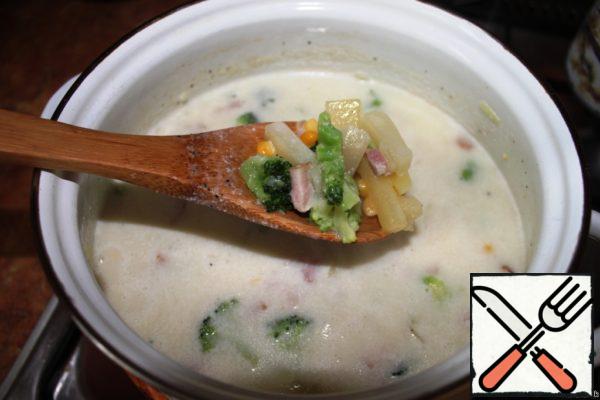 Add broccoli, corn, thyme and cream to the soup. Cook until the broccoli and potatoes are ready, about 8-10 minutes.