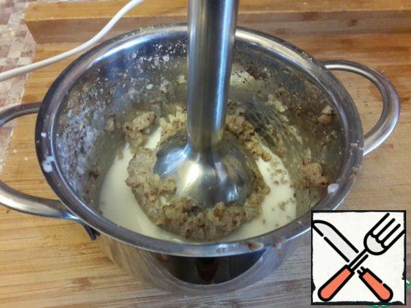 Boil buckwheat grits until cooked, adding salt. Ready buckwheat grind in a blender, adding milk.