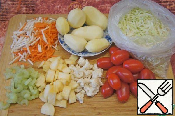 For cooking vegetables.
I had this set: 300 g of potatoes, 300 g of cabbage, 1 carrot, a piece of celery root, 100 g of capsicum, 1 turnip (90 g), 50 g of cabbage, 250 g of tomatoes, 1 stalk of celery (50 g), 1 small bell pepper.
The mass of vegetables is given in an already purified form.