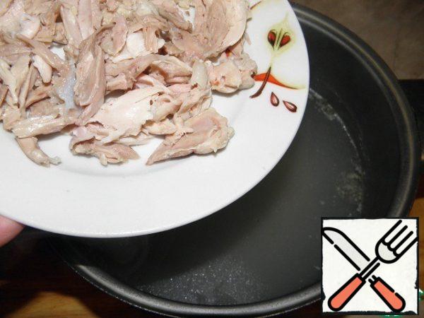 Boil the broth from the chicken (I remove skin), to separate the chicken from the bone, divided into pieces of meat and put back into the broth.