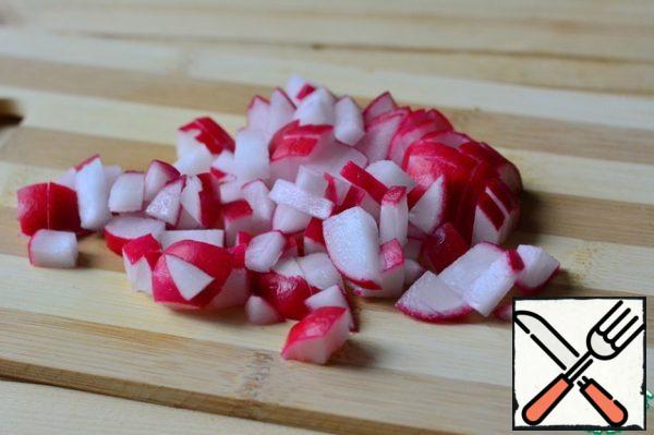 Also cut the radish into slices.
