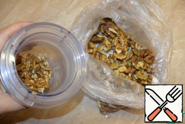Measure the nuts and the grate.

