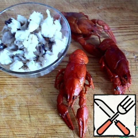 Boiled fish cut into cubes or disassemble on fibers.
Clear boiled crayfish.