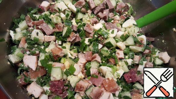 Stir the okroshka.
If necessary, add salt and pepper to taste.