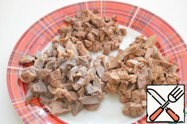 Cool the giblets completely and finely chop them.
