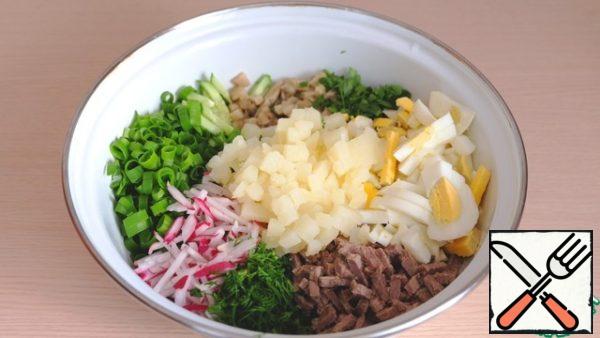 Combine the ingredients, add salt to taste.
