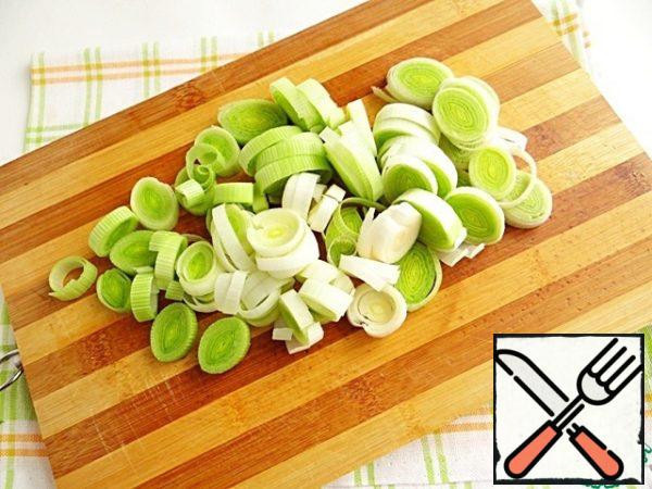My leek and cut it into circles.
