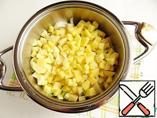 Place the sliced potatoes in a second layer on the pan.
