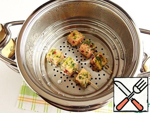 This is what pickled salmon cooked on skewers looks like.