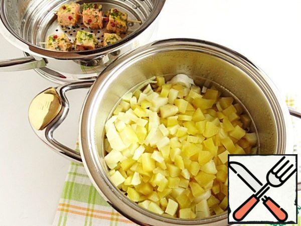 The vegetables that were in the pot will also have time to cook.
