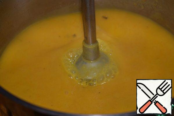 Beat the pumpkin with a blender. (I do it right in the pot where the pumpkin was cooked).
