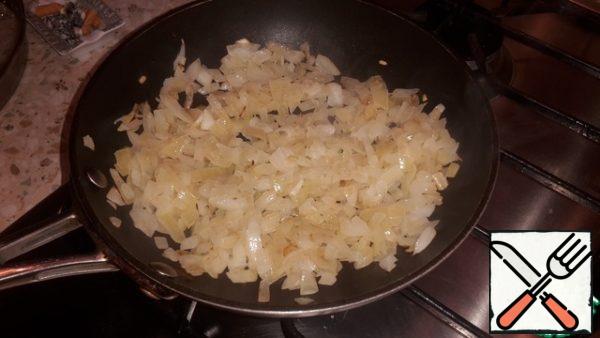Fry the onions in butter, not to brown, until soft.