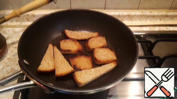 Fry the bread in butter.
