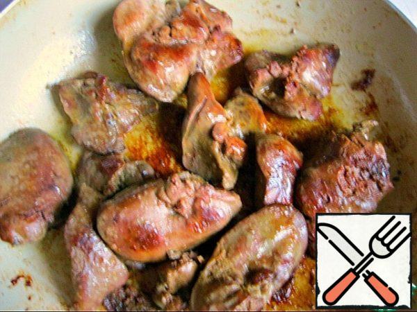 Liver wash, cut all the excess, season with salt and pepper, fry until tender in butter.