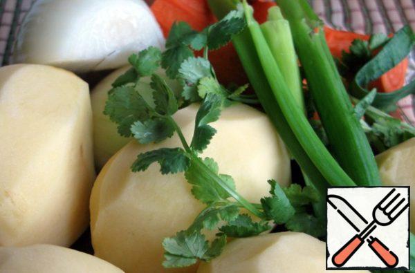 Prepare vegetables for further preparation.