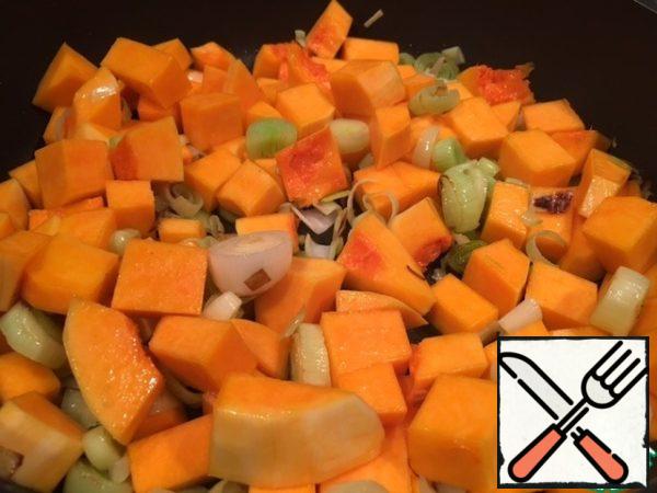 Peel and slice the pumpkin into small pieces. Add to the onion.
