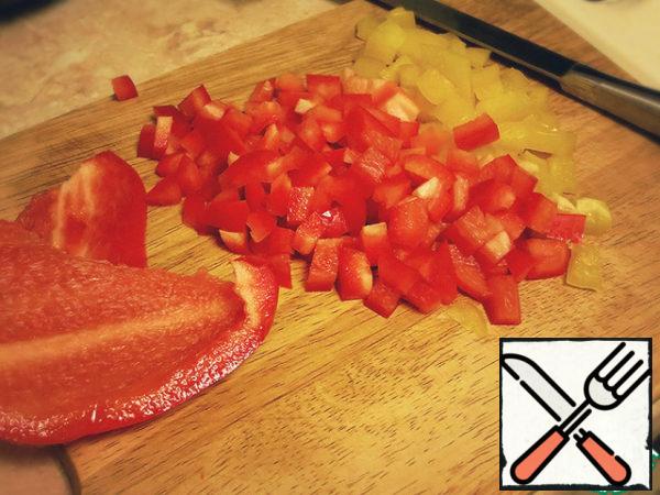 Finely chop the bell pepper.
