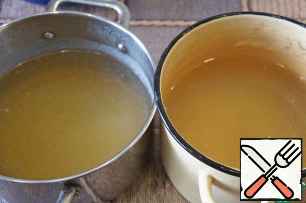 Cook beef and chicken broths from the bones, strain. To make meatballs, you will need 1/4 cup of beef broth.
