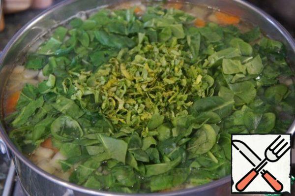 5 minutes before the end of cooking, add spinach and coriander.
