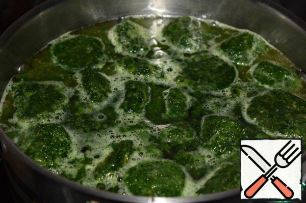Add to the pot the spinach, bring to a boil and cook  just a minute.