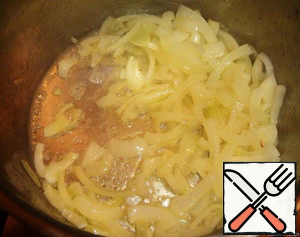 In a deep saucepan melt the butter and fry on it chopped onion.
