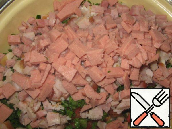Cold cuts. I take carbonate-type meat, ham, and regular low-fat boiled sausage.