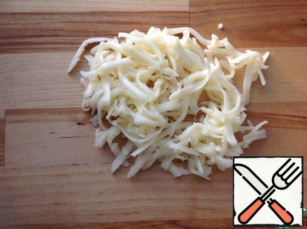 Mozzarella to grate on a coarse grater. Mozzarella can be replaced by a cheese.