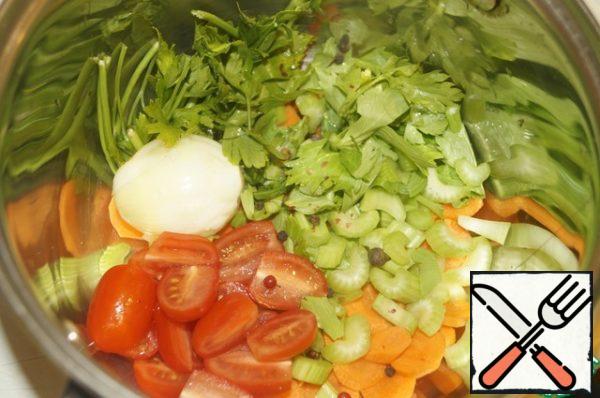 Vegetables wash. Scrape the carrots and cut into thin slices. Onion to clear. Celery cut into small pieces. Cherry tomatoes in halves. Put all the vegetables in the pan. Add pepper, oregano and cover with water. Put on fire and bring to a boil. Cook for about 30-40 minutes on low heat.