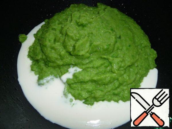 Beat with a blender until smooth, then add the cream a little more or a little less depending on desired consistency creamy pea soup.