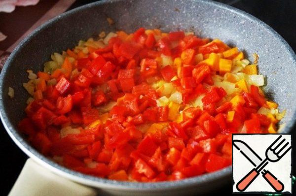 Fry the vegetables in butter in this order: onion and garlic, then carrots, red pepper.
