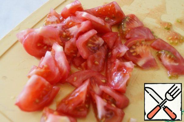 Tomato scald with boiling water and remove the skin. Cut into large pieces.