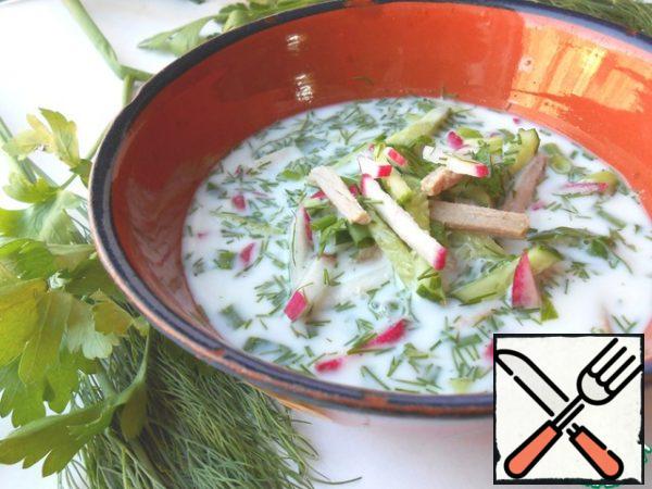Mix the chopped ingredients, pour in kefir and broth in a 1:1 ratio.