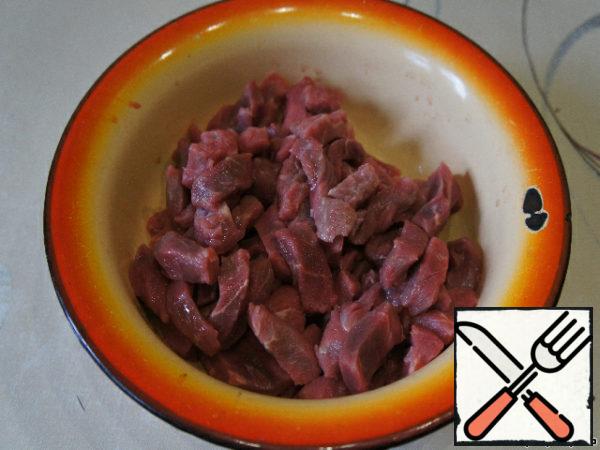 Wash the beef, cut into cubes and rinse well with cold water several times to wash off the blood.
