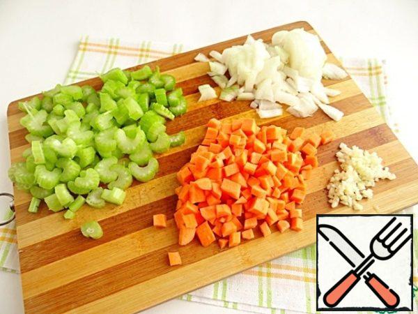 Vegetables and cut - onions and carrots diced, celery in small pieces, garlic, finely cut with a knife.