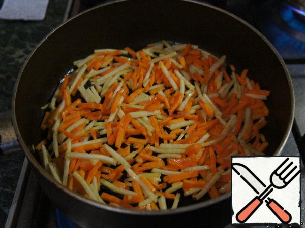 In a deep frying pan, heat the oil and fry carrots and celery until soft.