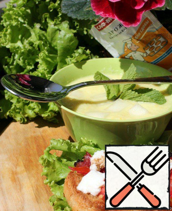 Pour the soup into a bowl, season with fresh mint, add pieces of melon. How to cook bruschetta:
grate toasted bread with garlic, put cubes of tomatoes, pieces of cheese, sprinkle with basil, a few drops of olive oil and balsamic vinegar complete the picture.
If necessary, you can season with salt and pepper.